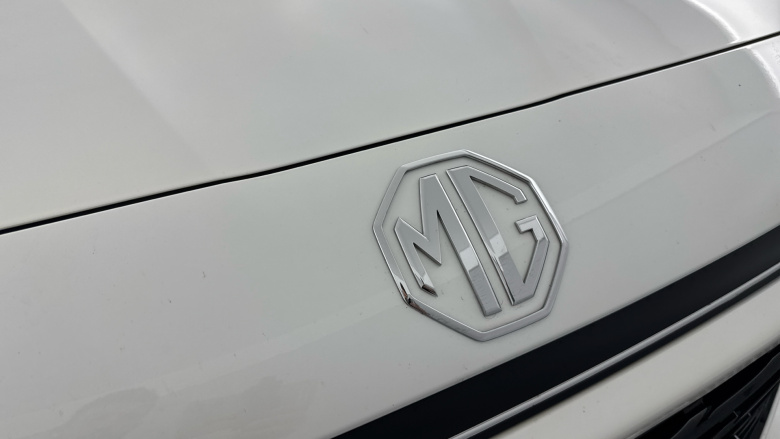 MG HS 1.5 T-GDI Trophy 5dr DCT Petrol Hatchback